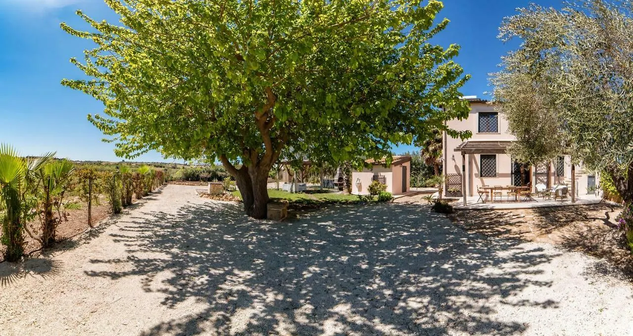 Apartment Country House Il Gelso E L'Ulivo Appartamento In Villa L'Ulivo Noto