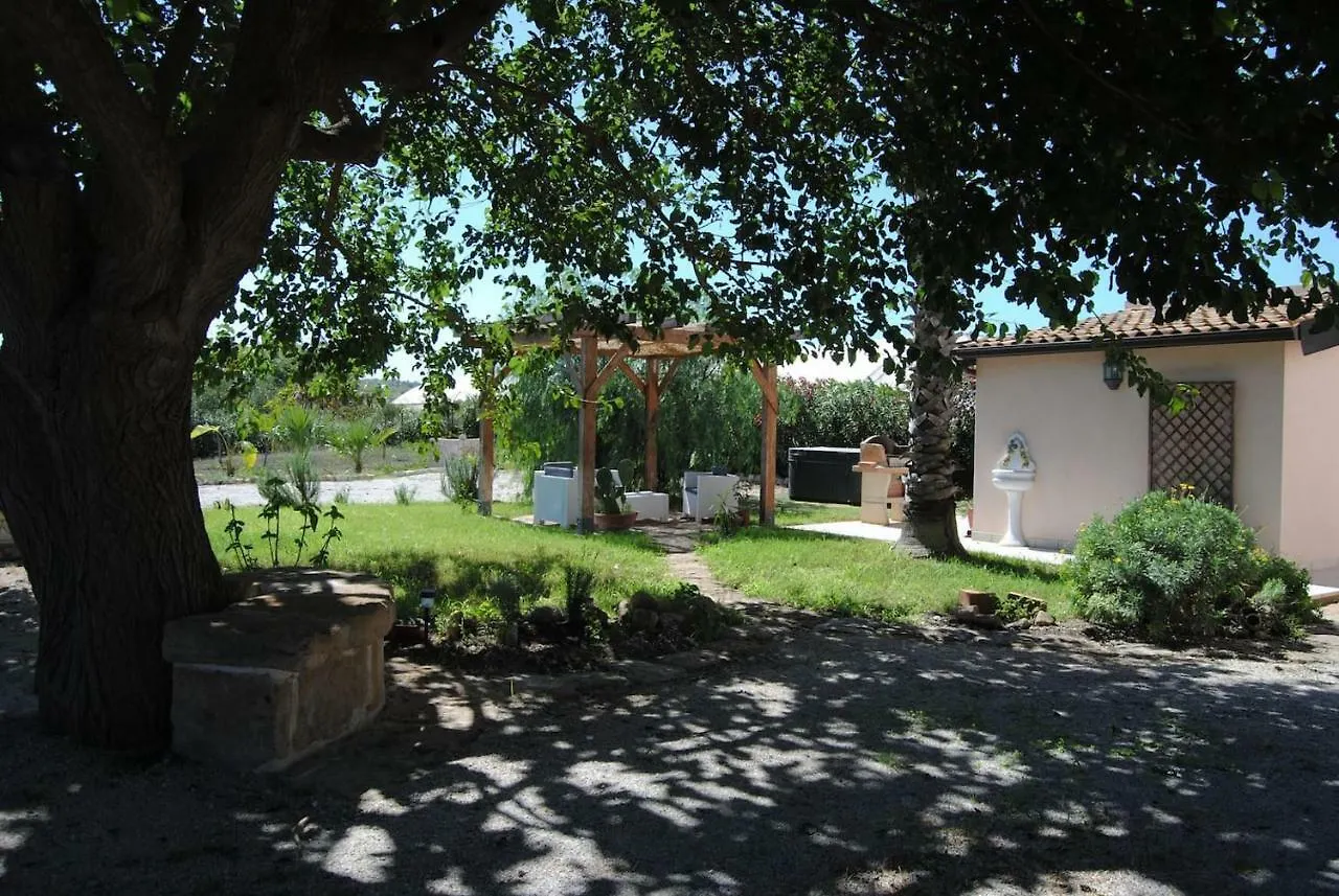 Apartment Country House Il Gelso E L'Ulivo Appartamento In Villa L'Ulivo Noto Italy